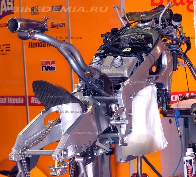 Honda RC211V: задний блок цилиндров